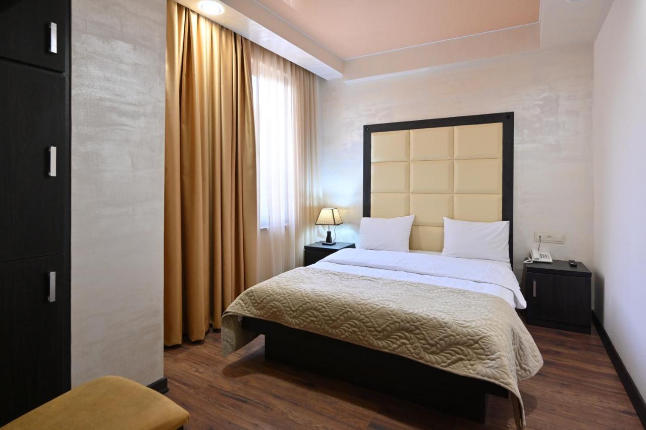 Partez Hotel Jereván Kültér fotó