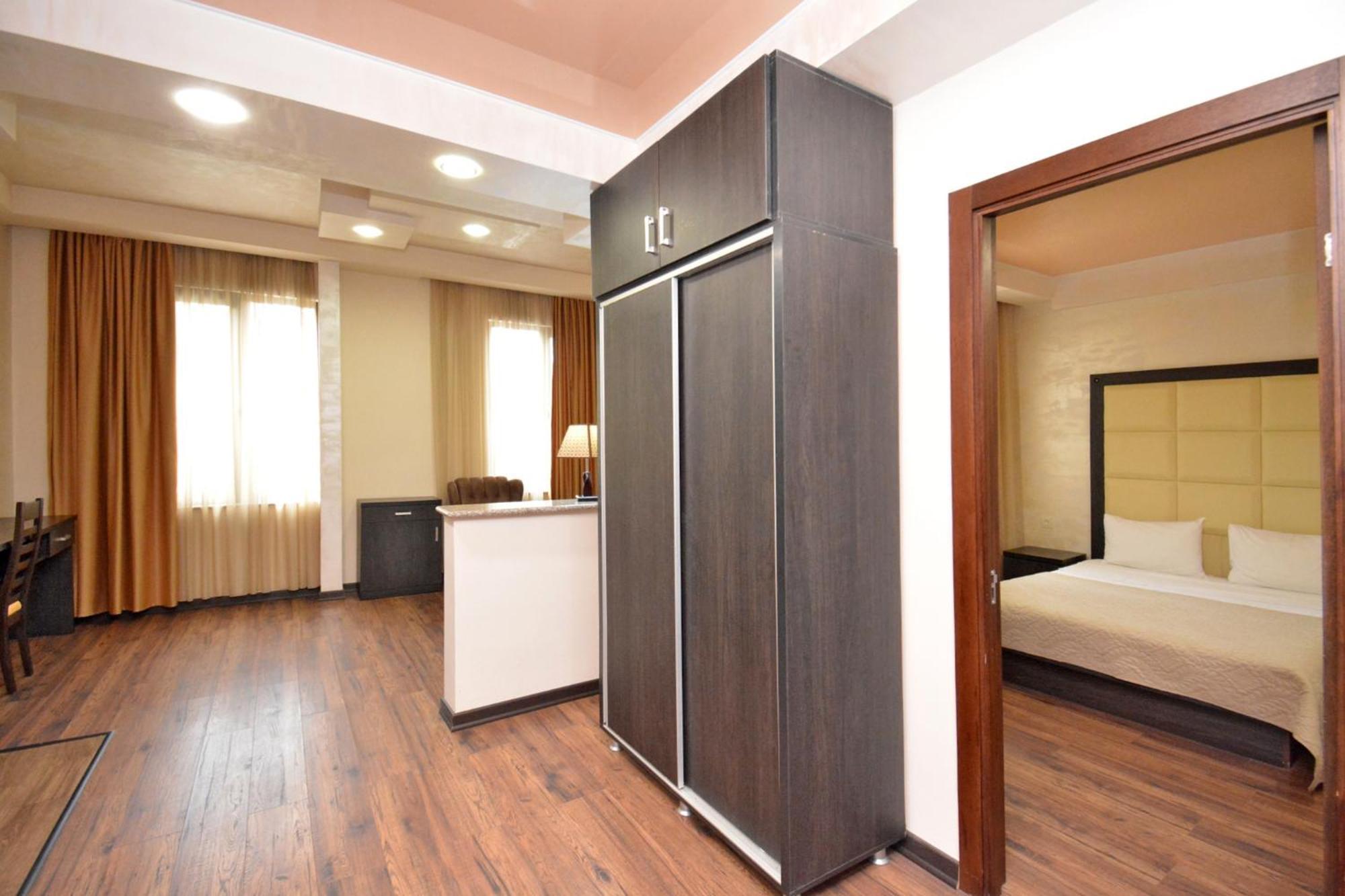 Partez Hotel Jereván Kültér fotó