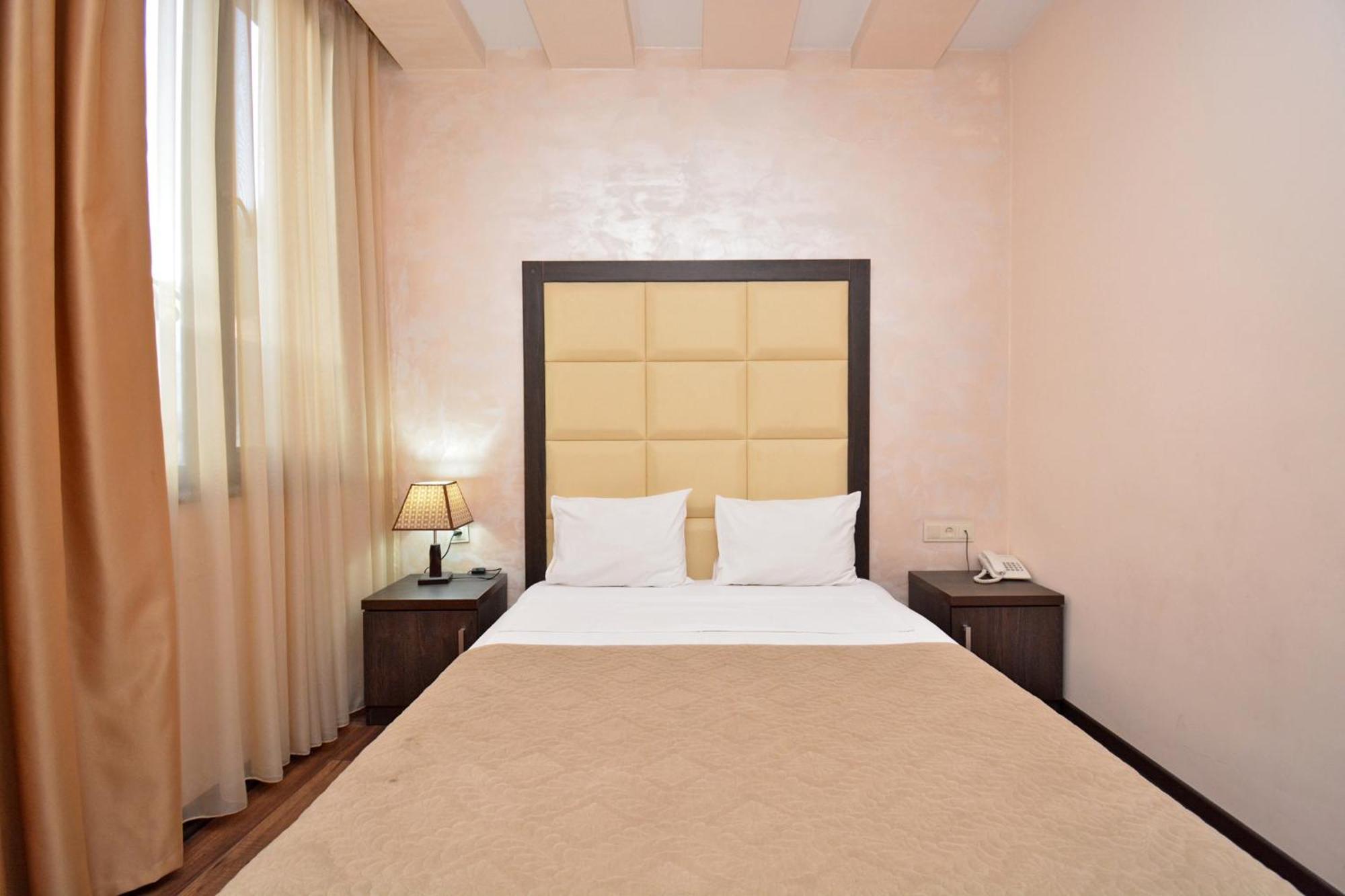 Partez Hotel Jereván Kültér fotó