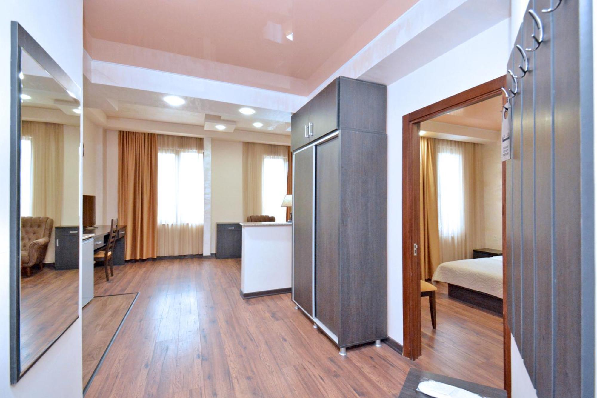 Partez Hotel Jereván Kültér fotó