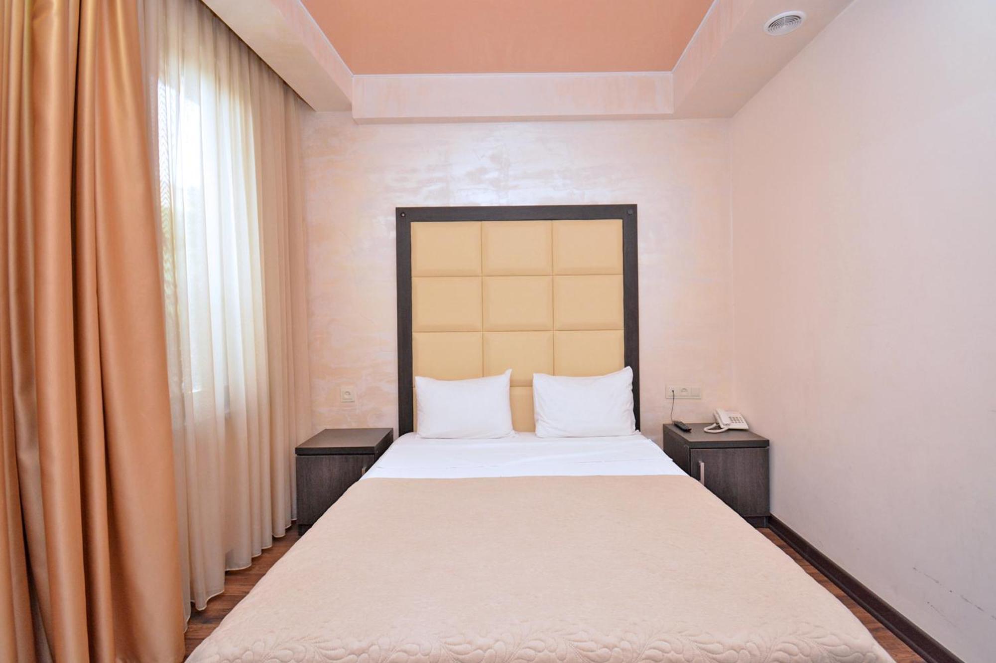 Partez Hotel Jereván Kültér fotó